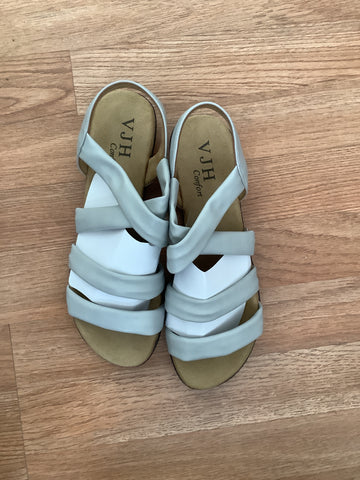 Women’s light grey size 8