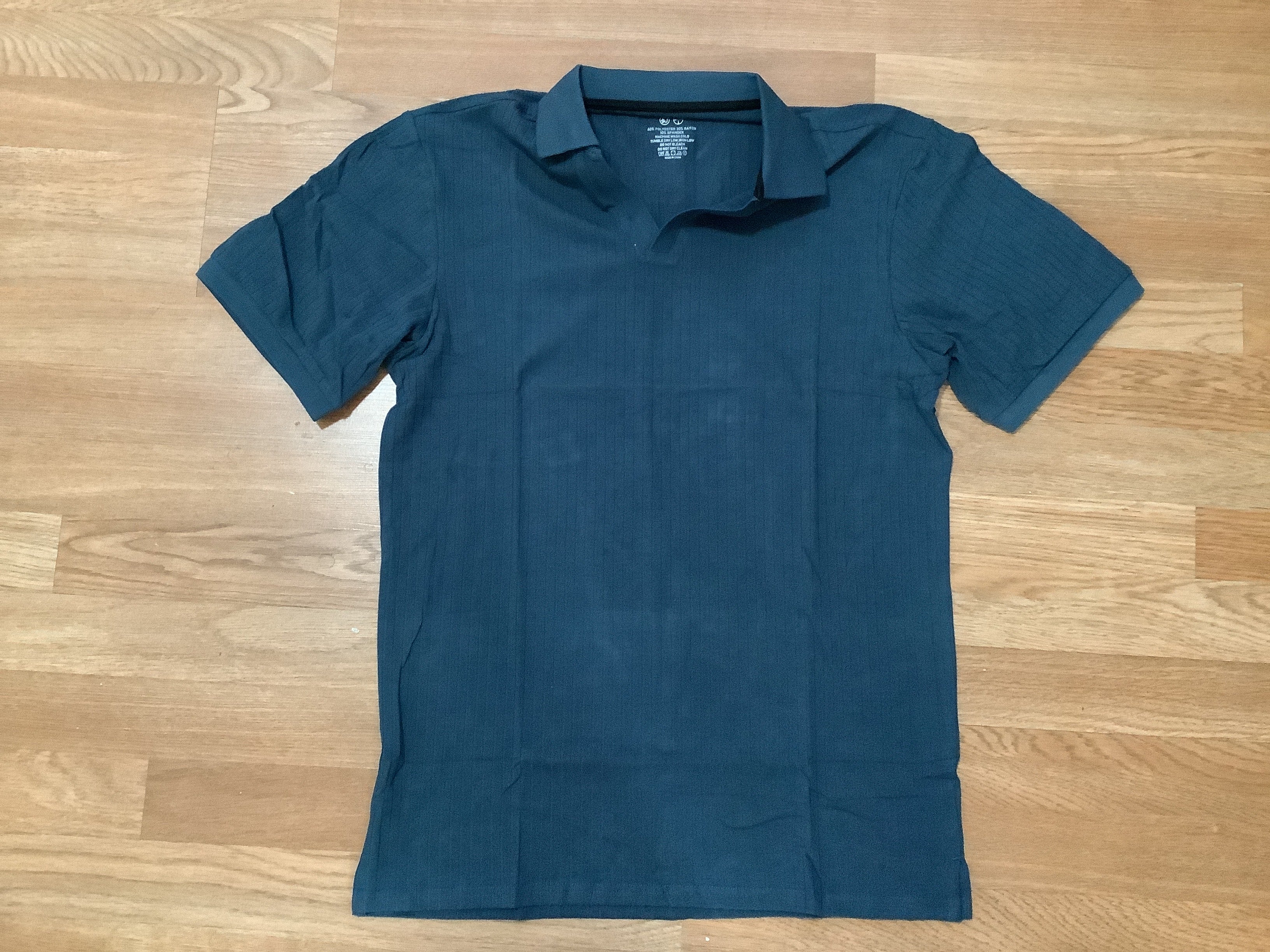 Small men’s golf shirt