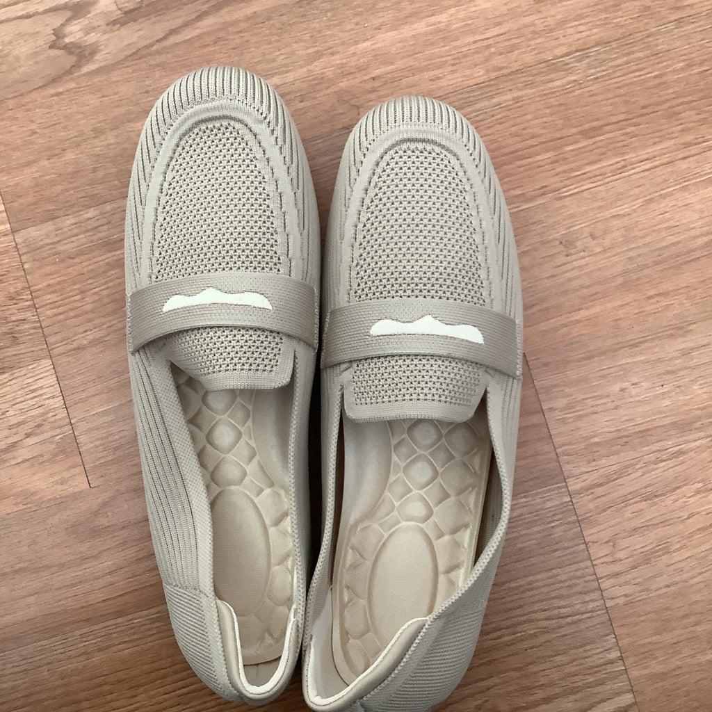 Women’s size 9 loafers